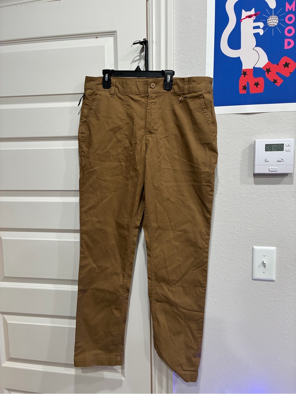 Columbia Men's Tan Chino Pants
